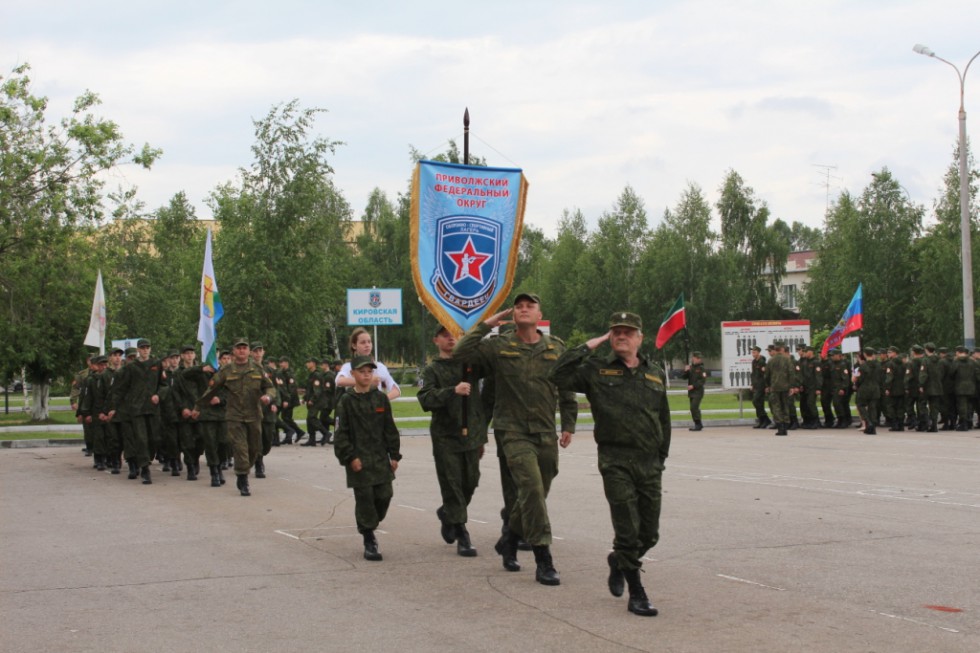 Первая смена оборонно-спортивного лагеря «Гвардеец» торжественно открыта в Нижегородской области и в Пензе