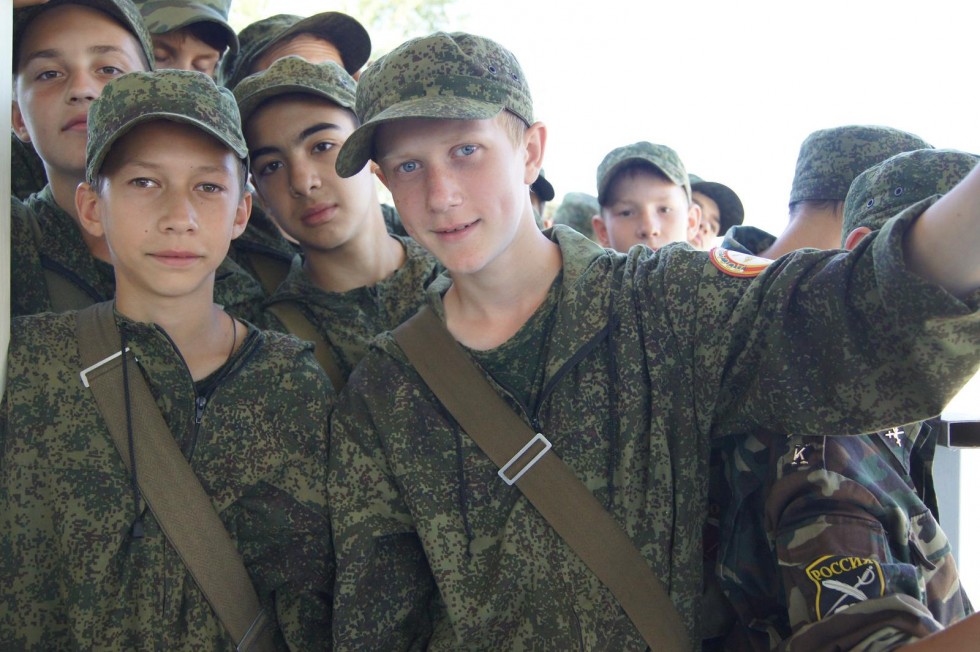 Участники лагеря «Гвардеец-1» продолжают познавать военную науку